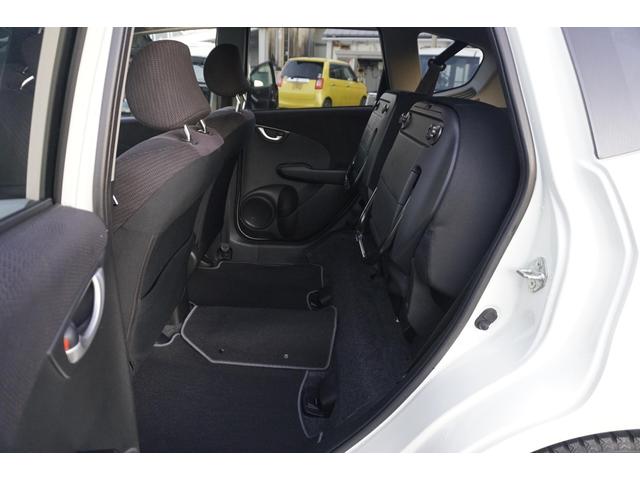 フィットハイブリッド スマートセレクション　１年保証付　純正ＨＤＤナビ　ワンセグＴＶ　バックカメラ　ＣＤ・ＤＶＤ再生　ステアリングスイッチ　ＨＩＤヘッドライト　オートライト　スマートキー　クルーズコントロール　オートエアコン　電動格納ミラー（40枚目）