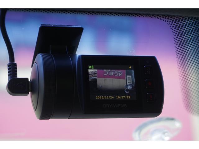 ＣＲ－Ｚ αブラックレーベル　１年保証付　純正ＨＤＤナビ　ワンセグＴＶ　バックカメラ　ＥＴＣ　ＣＤ・ＤＶＤ再生　クルーズコントロール　ステアリングスイッチ　ＨＩＤヘッドライト　オートライト　スマートキー　パドルシフト　フォグランプ（19枚目）