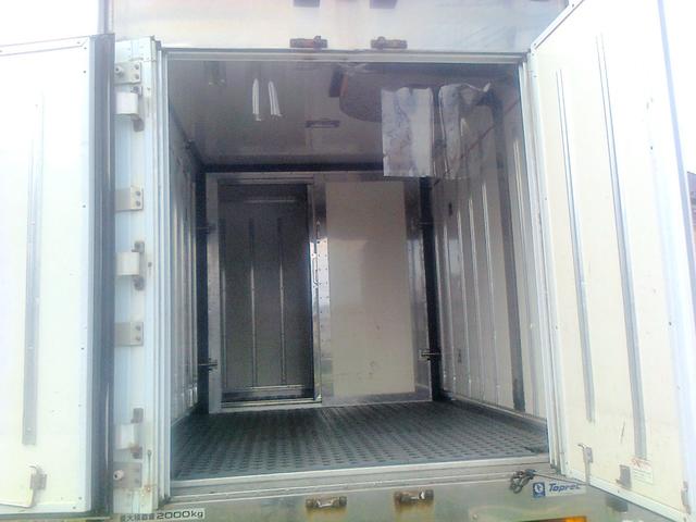 四駆　４ＷＤ　冷凍車　冷凍冷蔵車　冷蔵車　２トン　２ｔ(6枚目)