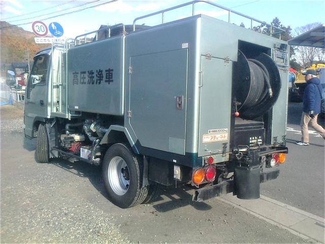エルフトラック 高圧洗浄車　東京いすゞ　アチューマット　５５２－Ｐ４０　高圧洗浄車　アチューマット　５５２－Ｐ４０　最大積載量２０００ｋｇ（4枚目）