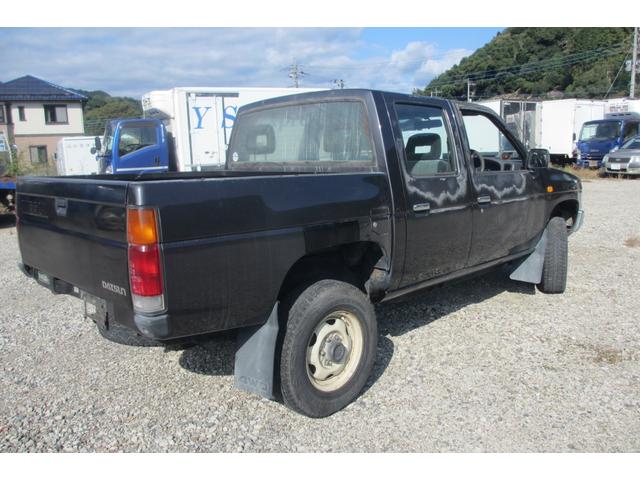 ダットサンピックアップ ダブルキャブ　ディーゼル　マニュアル　４ナンバー　小型貨物　ＫＣ－ＢＭＤ２１（4枚目）