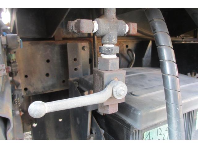 エルフトラック 吸引車 バキューム 清掃車 汚泥吸引車 高圧洗浄車 トランスモービル TM-02KVJP 0610030 WOMA 552-P35 22Mpa 103L/min ステンレス(タンク ハッチ 鏡)(7枚目)