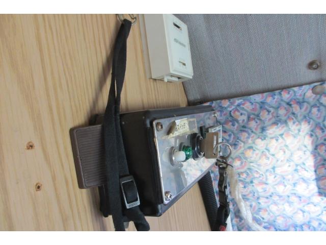 ダッジ・バン キャンピング　ロードトレック　モーターホーム　クラスＢ　発電機（ＪＰジェネレーター）、ヒッチメンバー、トイレ、温水シャワー、シンク、コンロ、ＦＦヒーター、冷蔵庫、ルーフベント、エアコン、ソーラーシステム（12枚目）