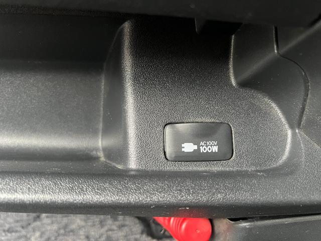 ハイエースバン ロングスーパーGL ディーゼル 15インチアルミ リア小窓付きガラス 純正SDナビ フルセグ SDオーディオ Bオーディオ オートエアコン Wエアバック 100V電源 ステアリングスイッチ リアシートベルト 記録簿(21枚目)