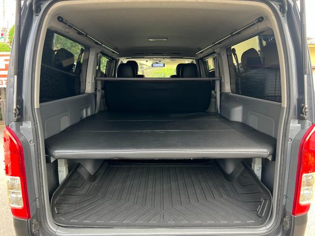 ハイエースバン ロングスーパーGL ディーゼル 4WD フロントバンパーガード デジタルミラー 100V電源 HDDナビ ETC2.0 ベットキット バックモニター WエアバックWエアコン シートカバー リアシートベルト(20枚目)