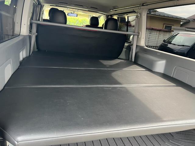ハイエースバン ロングスーパーGL ディーゼル 4WD フロントバンパーガード デジタルミラー 100V電源 HDDナビ ETC2.0 ベットキット バックモニター WエアバックWエアコン シートカバー リアシートベルト(21枚目)