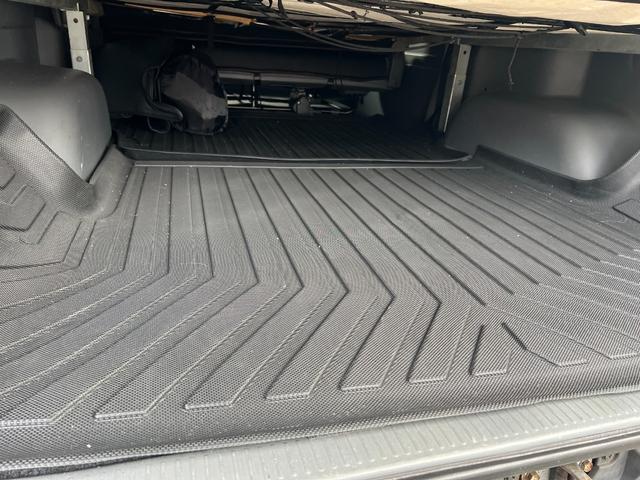 ハイエースバン ロングスーパーGL ディーゼル 4WD フロントバンパーガード デジタルミラー 100V電源 HDDナビ ETC2.0 ベットキット バックモニター WエアバックWエアコン シートカバー リアシートベルト(22枚目)
