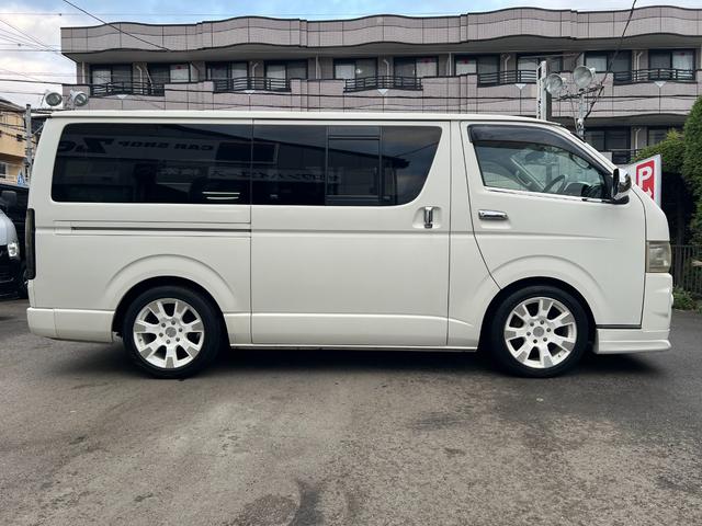 ハイエースバン ロングスーパーＧＬ　エセックス１８インチアルミ　新品１．５インチブロック　アルパインＨＤＤナビ　フルセグ　バックモニター　ＤＶＤ再生可能　ミュージックサーバー　１００Ｖ電源　リアシートベルト　シートカバー　ベットキット（6枚目）