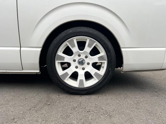 ハイエースバン ロングスーパーＧＬ　エセックス１８インチアルミ　新品１．５インチブロック　アルパインＨＤＤナビ　フルセグ　バックモニター　ＤＶＤ再生可能　ミュージックサーバー　１００Ｖ電源　リアシートベルト　シートカバー　ベットキット（14枚目）