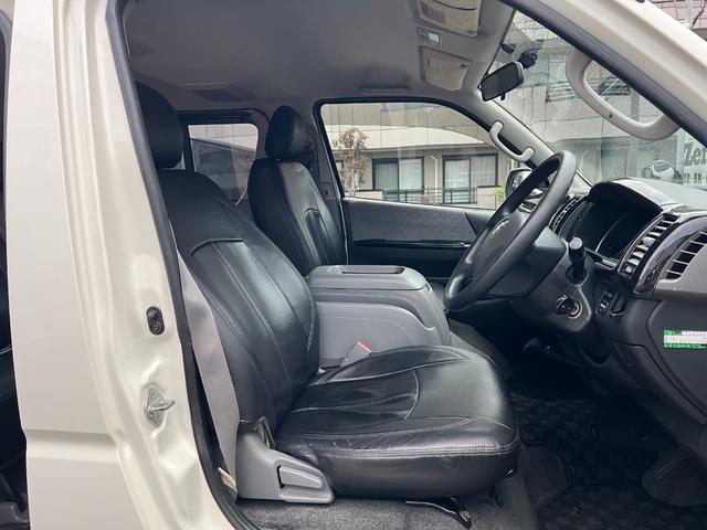 ハイエースバン ロングスーパーＧＬ　エセックス１８インチアルミ　新品１．５インチブロック　アルパインＨＤＤナビ　フルセグ　バックモニター　ＤＶＤ再生可能　ミュージックサーバー　１００Ｖ電源　リアシートベルト　シートカバー　ベットキット（18枚目）