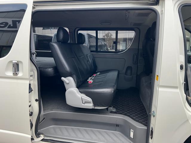 ハイエースバン ロングスーパーＧＬ　エセックス１８インチアルミ　新品１．５インチブロック　アルパインＨＤＤナビ　フルセグ　バックモニター　ＤＶＤ再生可能　ミュージックサーバー　１００Ｖ電源　リアシートベルト　シートカバー　ベットキット（20枚目）