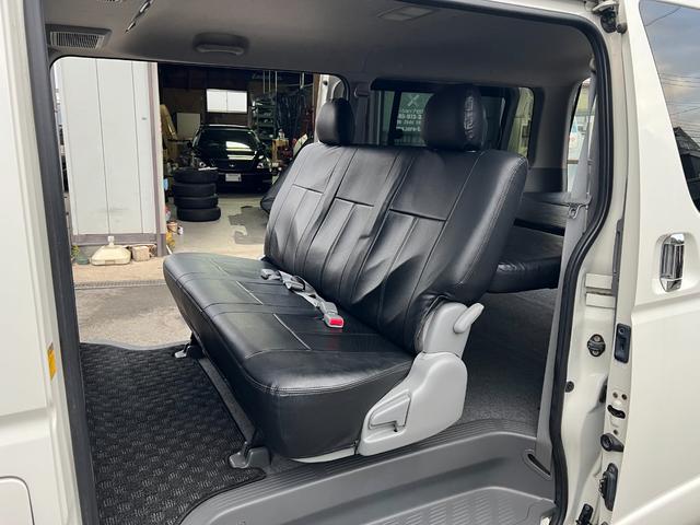 ハイエースバン ロングスーパーＧＬ　エセックス１８インチアルミ　新品１．５インチブロック　アルパインＨＤＤナビ　フルセグ　バックモニター　ＤＶＤ再生可能　ミュージックサーバー　１００Ｖ電源　リアシートベルト　シートカバー　ベットキット（21枚目）