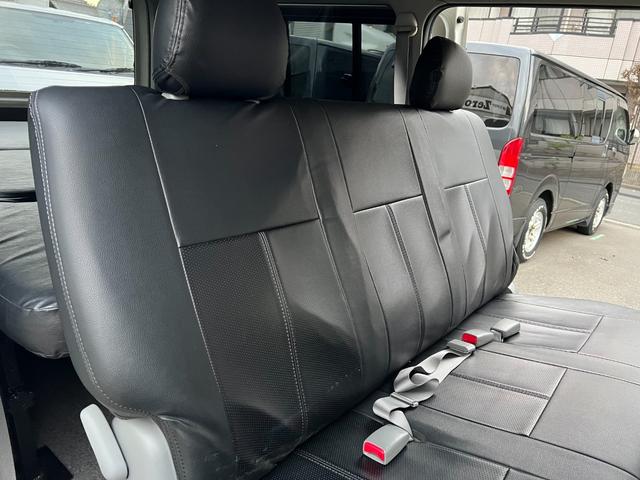 ハイエースバン ロングスーパーＧＬ　エセックス１８インチアルミ　新品１．５インチブロック　アルパインＨＤＤナビ　フルセグ　バックモニター　ＤＶＤ再生可能　ミュージックサーバー　１００Ｖ電源　リアシートベルト　シートカバー　ベットキット（25枚目）