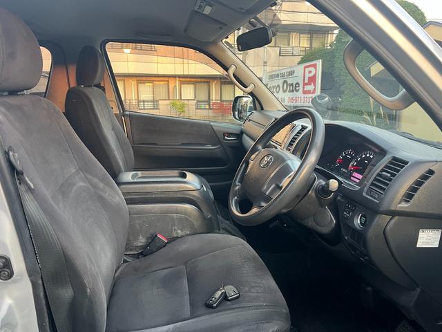 ハイエースバン ロングスーパーＧＬ　４型スーパーＧＬ　スマートキー　ワンオーナー車　ＴＲＤリップ　純正ＬＥＤライト　アルパインＳＤナビ　ビルトインＥＴＣ　バックモニター　フルセグ　Ｂオーディオ　純正セキュリティ　ＯＰアルミ（17枚目）