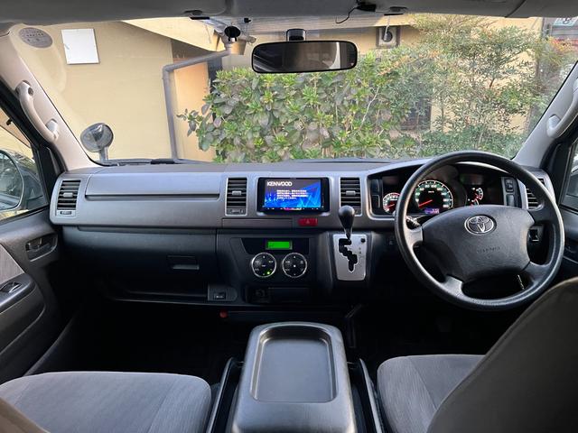 ハイエースバン ロングスーパーGL 3型スーパーGL 209ブラック 社外アルミ KenwoodSDナビ フルセグ ブルートゥースオーディオ 100V電源 ベットキット付き オートエアコン ダブルエアコン(13枚目)