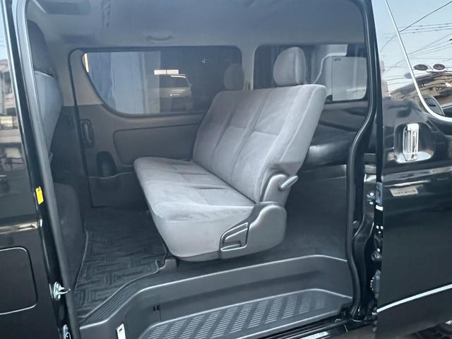 ハイエースバン ロングスーパーGL 3型スーパーGL 209ブラック 社外アルミ KenwoodSDナビ フルセグ ブルートゥースオーディオ 100V電源 ベットキット付き オートエアコン ダブルエアコン(17枚目)