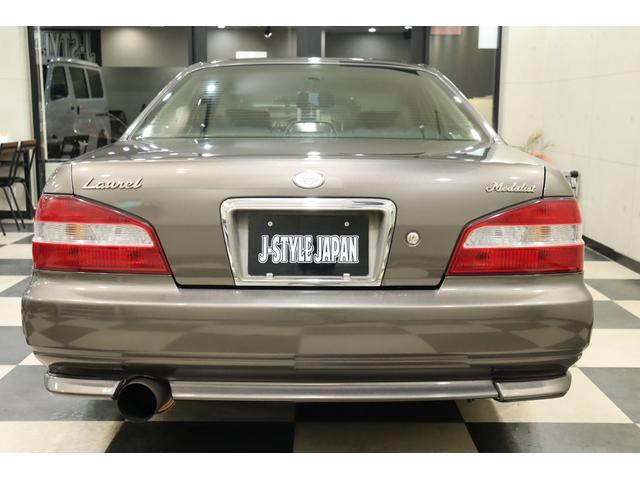 ローレル メダリストＧ　ＭＴ載せ替え／エンケイ新品１８ＡＷ／新品シートカバー／エアロ／車高調／社外マフラー／追加メーター／ナビ／ＥＴＣ／色替車（16枚目）