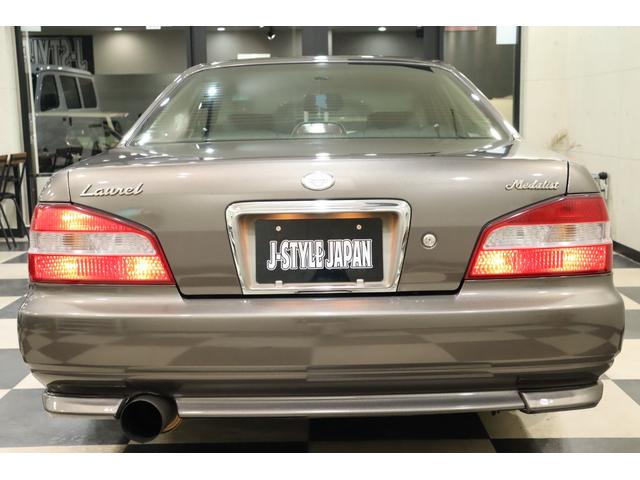 ローレル メダリストＧ　ＭＴ載せ替え／エンケイ新品１８ＡＷ／新品シートカバー／エアロ／車高調／社外マフラー／追加メーター／ナビ／ＥＴＣ／色替車（17枚目）