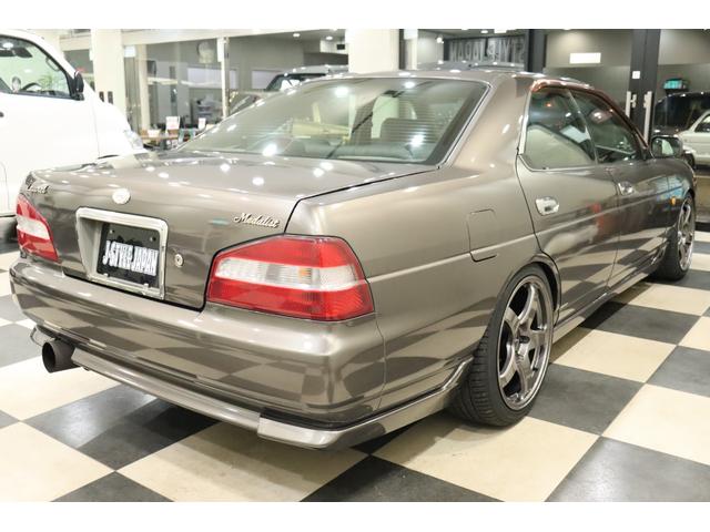 ローレル メダリストＧ　ＭＴ載せ替え／エンケイ新品１８ＡＷ／新品シートカバー／エアロ／車高調／社外マフラー／追加メーター／ナビ／ＥＴＣ／色替車（18枚目）