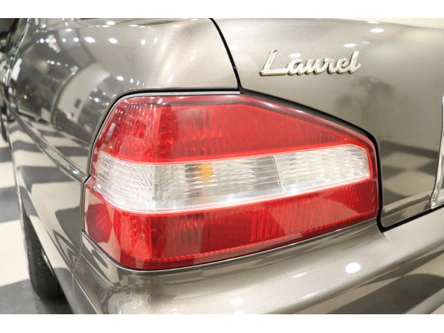 ローレル メダリストＧ　ＭＴ載せ替え／エンケイ新品１８ＡＷ／新品シートカバー／エアロ／車高調／社外マフラー／追加メーター／ナビ／ＥＴＣ／色替車（19枚目）