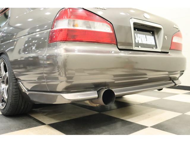 ローレル メダリストＧ　ＭＴ載せ替え／エンケイ新品１８ＡＷ／新品シートカバー／エアロ／車高調／社外マフラー／追加メーター／ナビ／ＥＴＣ／色替車（21枚目）