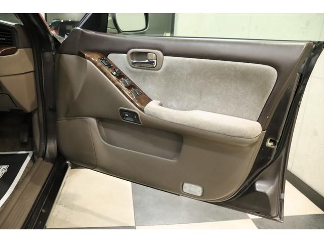 ローレル メダリストＧ　ＭＴ載せ替え／エンケイ新品１８ＡＷ／新品シートカバー／エアロ／車高調／社外マフラー／追加メーター／ナビ／ＥＴＣ／色替車（46枚目）