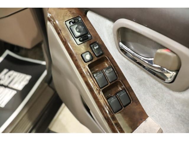 ローレル メダリストＧ　ＭＴ載せ替え／エンケイ新品１８ＡＷ／新品シートカバー／エアロ／車高調／社外マフラー／追加メーター／ナビ／ＥＴＣ／色替車（47枚目）