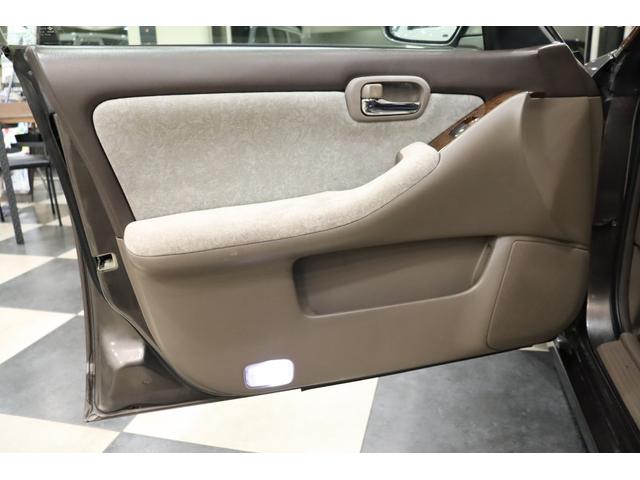 ローレル メダリストＧ　ＭＴ載せ替え／エンケイ新品１８ＡＷ／新品シートカバー／エアロ／車高調／社外マフラー／追加メーター／ナビ／ＥＴＣ／色替車（51枚目）