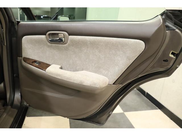 ローレル メダリストＧ　ＭＴ載せ替え／エンケイ新品１８ＡＷ／新品シートカバー／エアロ／車高調／社外マフラー／追加メーター／ナビ／ＥＴＣ／色替車（55枚目）