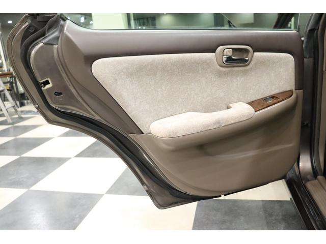 ローレル メダリストＧ　ＭＴ載せ替え／エンケイ新品１８ＡＷ／新品シートカバー／エアロ／車高調／社外マフラー／追加メーター／ナビ／ＥＴＣ／色替車（59枚目）