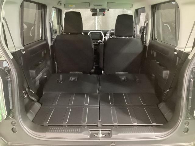 リアシートも簡単格納ができ、大きな荷物もらくらく収納できます！