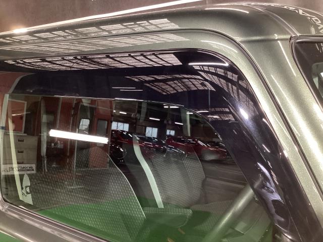 アクリルバイザー付で雨の日の換気もＯＫです！