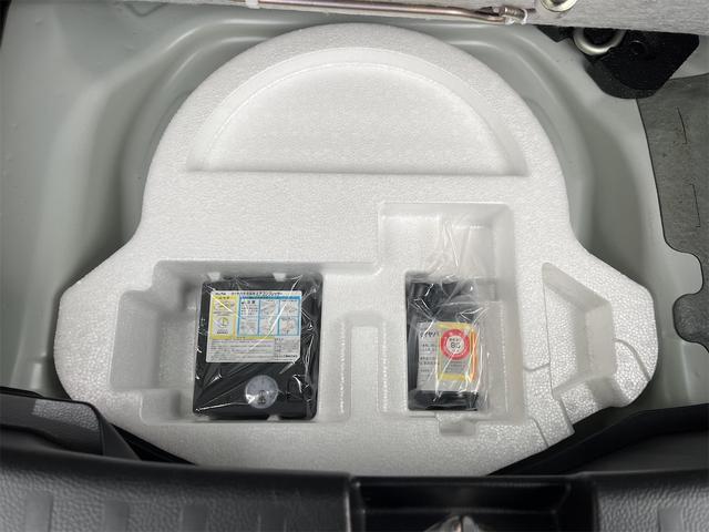 スイフトスポーツ ベースグレード　ＨＩＤ　６速マニュアル　スマートキー　ナビ＆ＴＶ　ｂｌｕｅｔｏｏｔｈ　クルーズＣ　ＥＴＣ付き　キーレス　エアバック　衝突安全ボディ　電動ミラー　イモビ　ＤＶＤ　ＷエアＢ　ＵＳＢ接続（43枚目）