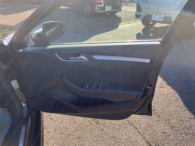 S3セダン ベースグレード ワンオーナー バックモニター シートヒーター パワーシート LEDヘッドライト ナビ オートエアコン スマートキー メモリーナビ 盗難防止 衝突軽減ブレーキ Bluetooth接続(12枚目)