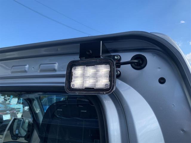 ハイゼットトラック ローダンプ　届出済み未使用車　三方開　ローダンプ　鳥居　ＬＥＤヘッドランプ　ＡＣ　ＰＳ　オートライト　スマートキー　エアバッグ　　キーレス　　パワーウィンド　電動格納式ドアミラー（29枚目）