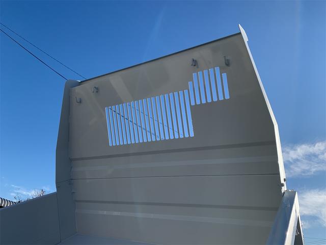 ハイゼットトラック 多目的ダンプ 届出済み未使用車 パワーウィンド スマートキープッシュスタート マニュアルエアコン パートタイム4WD 記録簿 ABS パワステ 運転席エアバッグ オートライト キーレスキー クリソナ 両席エアバッグ(31枚目)