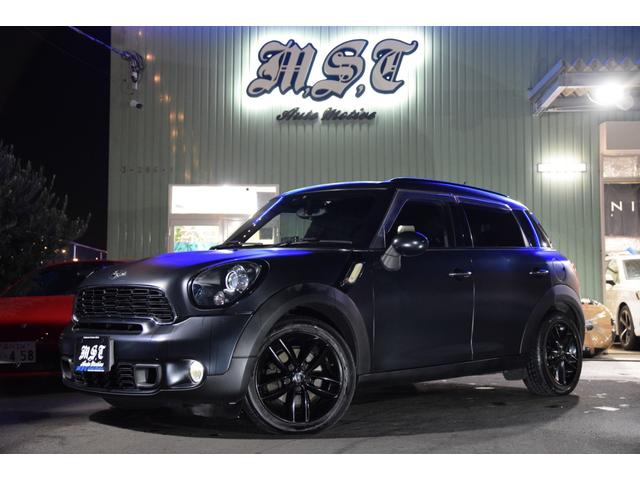 MINI クーパーSD クロスオーバー ブラックナイト 140台限定車 艶消しブラック 黒本革 右ハンドル 新品アンドロイドナビ キーレス アンビエントライト 純正17AW ETC バックカメラ(2枚目)