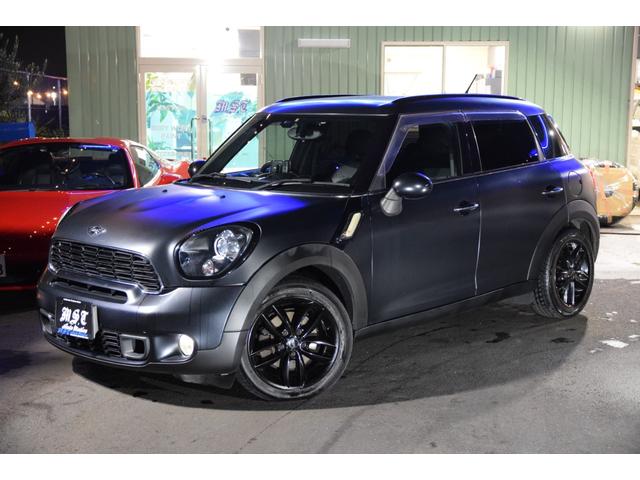 MINI クーパーSD クロスオーバー ブラックナイト 140台限定車 艶消しブラック 黒本革 右ハンドル 新品アンドロイドナビ キーレス アンビエントライト 純正17AW ETC バックカメラ(4枚目)