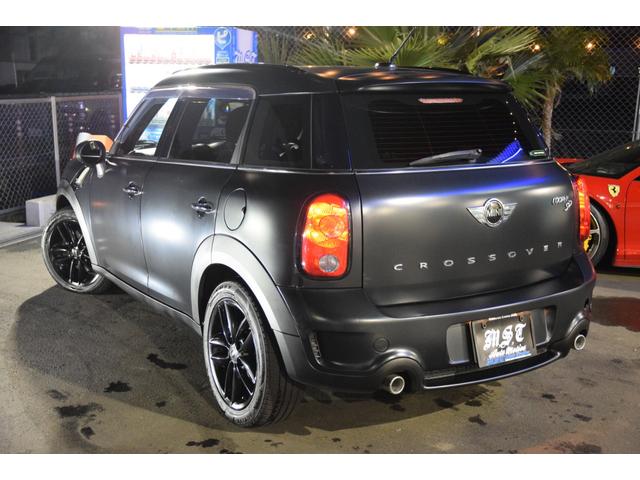 MINI クーパーSD クロスオーバー ブラックナイト 140台限定車 艶消しブラック 黒本革 右ハンドル 新品アンドロイドナビ キーレス アンビエントライト 純正17AW ETC バックカメラ(9枚目)