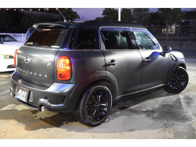 MINI クーパーSD クロスオーバー ブラックナイト 140台限定車 艶消しブラック 黒本革 右ハンドル 新品アンドロイドナビ キーレス アンビエントライト 純正17AW ETC バックカメラ(12枚目)