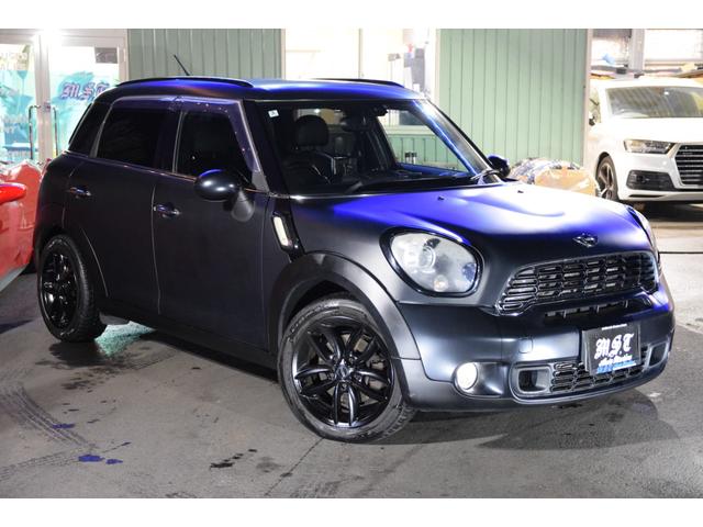 MINI クーパーSD クロスオーバー ブラックナイト 140台限定車 艶消しブラック 黒本革 右ハンドル 新品アンドロイドナビ キーレス アンビエントライト 純正17AW ETC バックカメラ(13枚目)