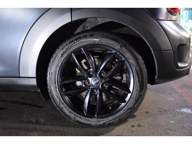 MINI クーパーSD クロスオーバー ブラックナイト 140台限定車 艶消しブラック 黒本革 右ハンドル 新品アンドロイドナビ キーレス アンビエントライト 純正17AW ETC バックカメラ(17枚目)