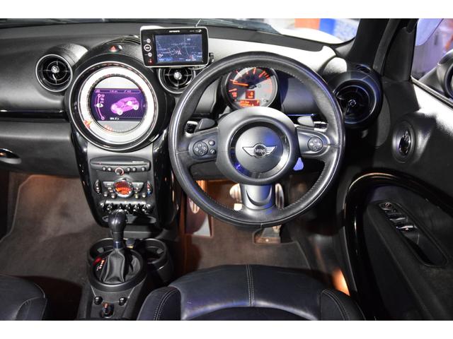 MINI クーパーSD クロスオーバー ブラックナイト 140台限定車 艶消しブラック 黒本革 右ハンドル 新品アンドロイドナビ キーレス アンビエントライト 純正17AW ETC バックカメラ(19枚目)