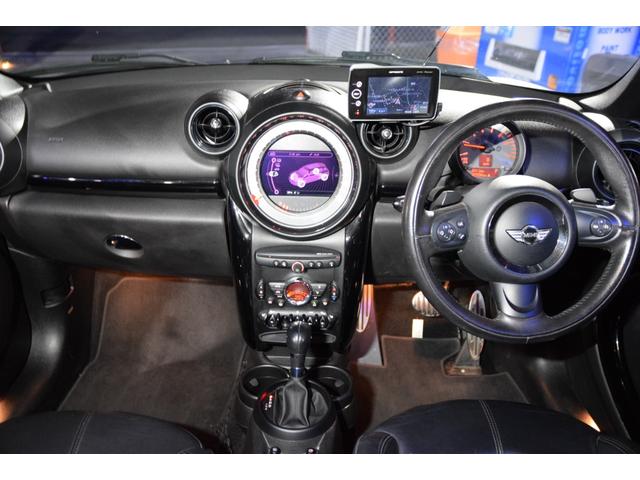 MINI クーパーSD クロスオーバー ブラックナイト 140台限定車 艶消しブラック 黒本革 右ハンドル 新品アンドロイドナビ キーレス アンビエントライト 純正17AW ETC バックカメラ(20枚目)