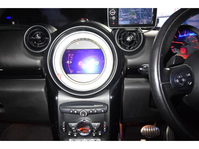 MINI クーパーSD クロスオーバー ブラックナイト 140台限定車 艶消しブラック 黒本革 右ハンドル 新品アンドロイドナビ キーレス アンビエントライト 純正17AW ETC バックカメラ(21枚目)