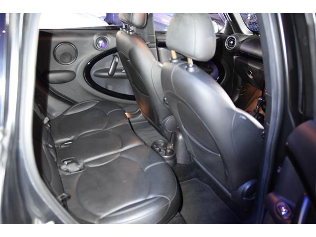 MINI クーパーSD クロスオーバー ブラックナイト 140台限定車 艶消しブラック 黒本革 右ハンドル 新品アンドロイドナビ キーレス アンビエントライト 純正17AW ETC バックカメラ(24枚目)