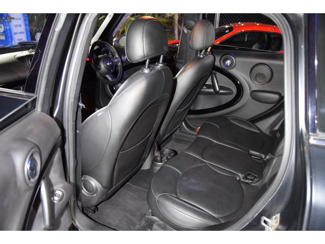 MINI クーパーSD クロスオーバー ブラックナイト 140台限定車 艶消しブラック 黒本革 右ハンドル 新品アンドロイドナビ キーレス アンビエントライト 純正17AW ETC バックカメラ(28枚目)