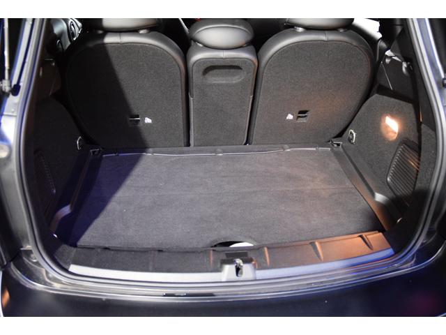 MINI クーパーSD クロスオーバー ブラックナイト 140台限定車 艶消しブラック 黒本革 右ハンドル 新品アンドロイドナビ キーレス アンビエントライト 純正17AW ETC バックカメラ(32枚目)