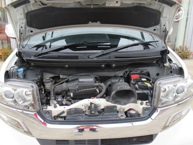 Ｎ－ＢＯＸカスタム Ｇ　ターボＳＳパッケージ　特別仕様車　ターボ　両側電動スライドドア　あんしんパッケージ　純正ナビ　バックカメラ　ＥＴＣ　　スマートキー　ＨＩＤヘッド　１０．１インチリアフリップダウンモニター（17枚目）