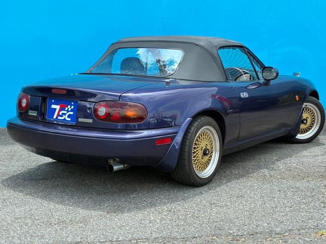 ユーノスロードスター スペシャルパッケージ　幌交換済み／Ｔベルト交換済み／色替え車両／ＥＮＫＥＩアルミ１５インチ／ウッドステアリング／幌オープン／パワーウィンドウ／パワステ／エアコン／ＴＥＩＮ車高調／修復歴無し／（23枚目）